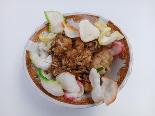 tahu telur or tahu gimbal or tahu tek or egg tofu. is a typical food of the city of Semarang. This food consists of fried tofu, chopped raw cabbage, rice cake, bean sprouts, eggs