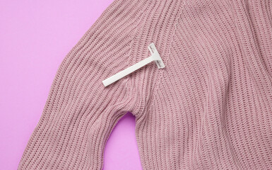 Disposable razor on a sweater, coil removal