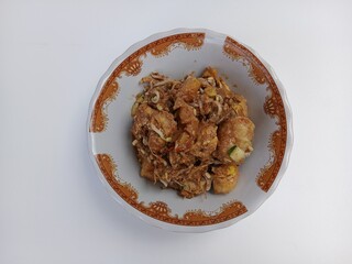 tahu telur or tahu gimbal or tahu tek or egg tofu. is a typical food of the city of Semarang. This food consists of fried tofu, chopped raw cabbage, rice cake, bean sprouts, eggs