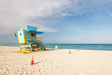 Fototapeta premium Colorful lifeguard tower on Miami Beach