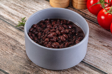 Canned black beans in the bowk
