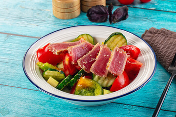 Salad with tuna tataki and avocado
