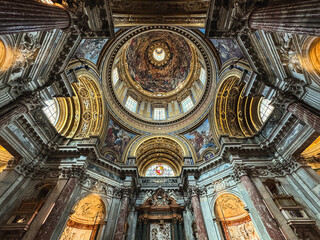 Obraz premium Artistic Work In The Dome Of The Vatican Cathedral 