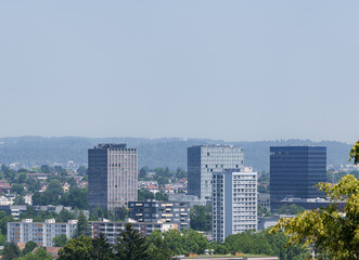 Wohngeb&auml;ude in Schwamendingen, B&uuml;rogeb&auml;ude in Wallisellen, Kanton Z&uuml;rich, Schweiz