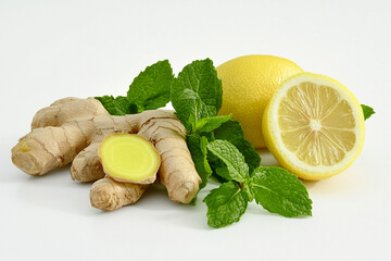 mint leaf with ginger and lemon	
