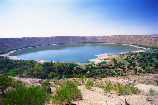 Lonar lake asteroid meteorite crater India