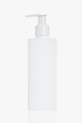 bottiglie lattine contenitori detergenti detersivi cosmetici taniche