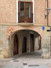 Fototapeta premium A building with a balcony