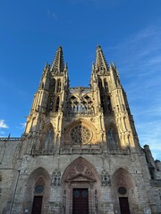 Fototapeta premium A large cathedral with a clock tower