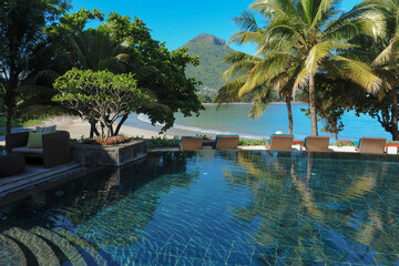Hôtel avec piscine sur la plage à l'île Maurice