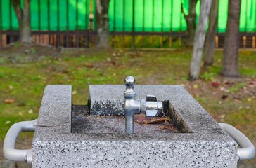 公園の水飲み蛇口