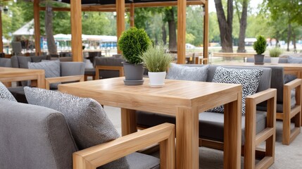 Obraz premium Enjoying the ambiance at an outdoor cafe featuring wooden tables adorned with fresh plants in a lively city environment