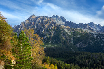 Breathtaking Mountain Landscape with Rocky Peaks and Autumn Colors Under a Clear Blue Sky - Perfect for Nature Photography and Outdoor Adventure Enthusiasts