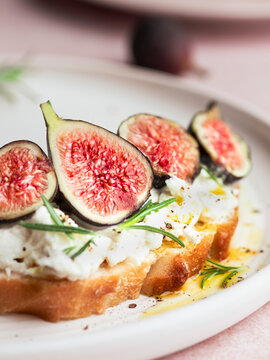 Sliced figs topping bruschetta with goat cheese and rosemary.jpg