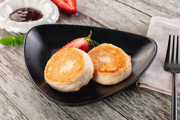 Cottage cheese pancakes - Syrniki for breakfast