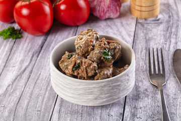 Chicken liver in cream sauce