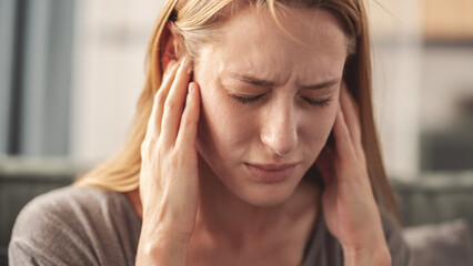 Woman have ear pain and tinnitus