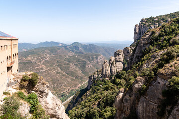 Spektakulärer Panoramablick auf die Berglandschaft von Montserrat