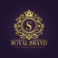 Letter luxury gold logo concept