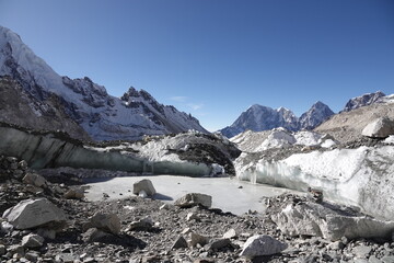 Obraz premium Frozen Lake, Khumbu Glacier, Everest Base Camp, Nepal