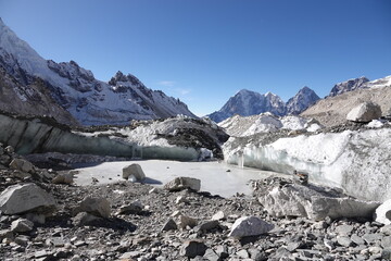 Obraz premium Frozen Lake, Khumbu Glacier, Everest Base Camp, Nepal