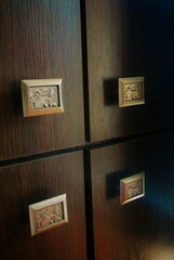 chest of drawers, chest of drawers with handles