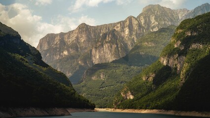 boats are on the water in the middle of a lake