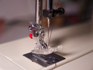 Selective focus of the needle of sewing machine