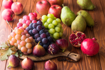 【葡萄】シャインマスカット・巨峰・ゴルビー・クインニーナ。4種の葡萄。秋の味覚。