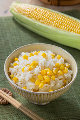 【トウモロコシの炊き込みご飯】夏はトウモロコシの季節。甘味の強い夏のトウモロコシと塩のみで炊き込んだごはん。噛むほどに素材の旨味と食感が嬉しい夏の味覚です。