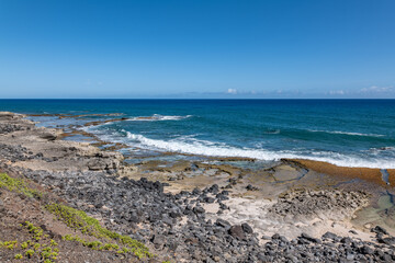 Sandstone / beachrock with Basalt. Coastal erosion / intertidal zone or foreshore. Kaʻena Point Trail（North), Oahu Hawaii. Beach deposits (Holocene)