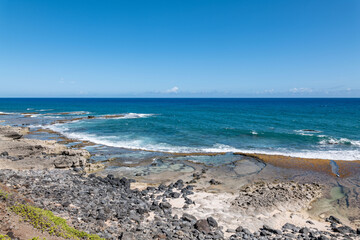 Sandstone / beachrock with Basalt. Coastal erosion / intertidal zone or foreshore. Kaʻena Point Trail（North), Oahu Hawaii. Beach deposits (Holocene)