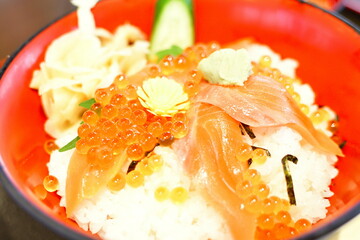 サーモンイクラ丼