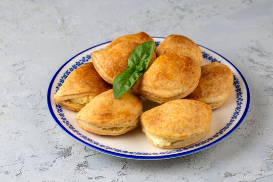 Tiropitákia Kourou; small cheese pies, puff pastries