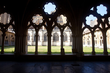 Krużganek gotyckiej Katedry Najświętszej Marii Panny XIII/XIV w., Bayonne, Francja, Cloister of the Gothic Cathedral of Our Lady,  XIII/XIV century, Bayonne, France,