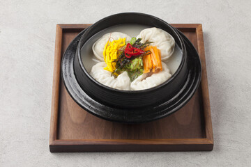  Dumplings are food made by kneading flour or other dough and filling it with vegetables, meat, and noodles.