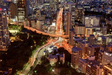 東京都、東京タワーのメインデッキから見下ろすもう赤羽橋交差点（もう一つの東京タワー）