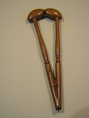 Wooden tong