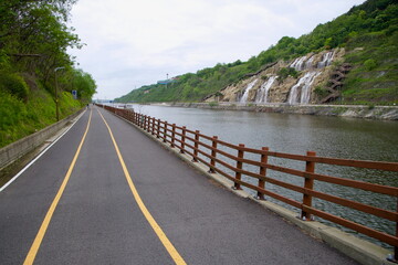 Obraz premium Ara Falls Beside the Canal Bike Path