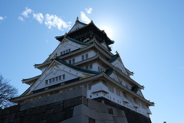 日本、大阪、大阪城、大阪城公园、日本の城、特別史跡、輪郭式平城、天守、庭園、池塘、春、歷史名勝、綠色、風景、青空、写真素材