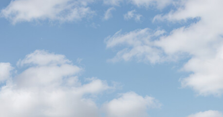 Fototapeta premium Blue sky with fluffy white clouds on a sunny day.
