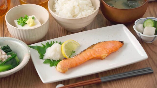 焼き鮭の和定食