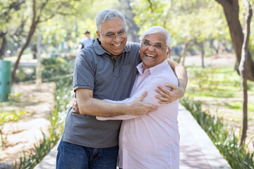 Obraz premium Old male friends having fun at park