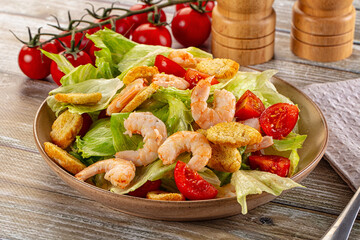 Caesar salad with prawn and romano