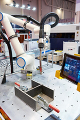 Welding machine and robotic arm