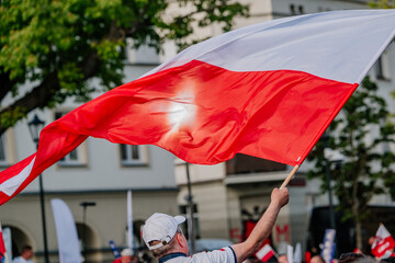 Powiewająca flaga Polski