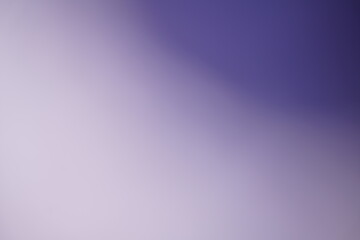 blauvioletter Verlauf mit dunkler Ecke und diagonalem Design