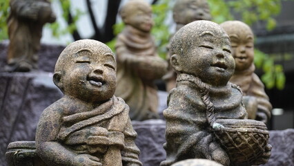 日本の寺の石像