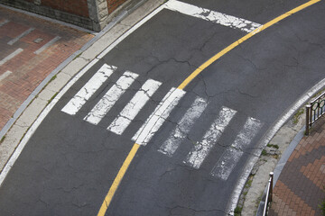 A curved road with a crosswalk