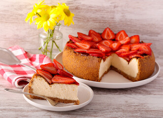 cheesecake with fresh strawberry topping